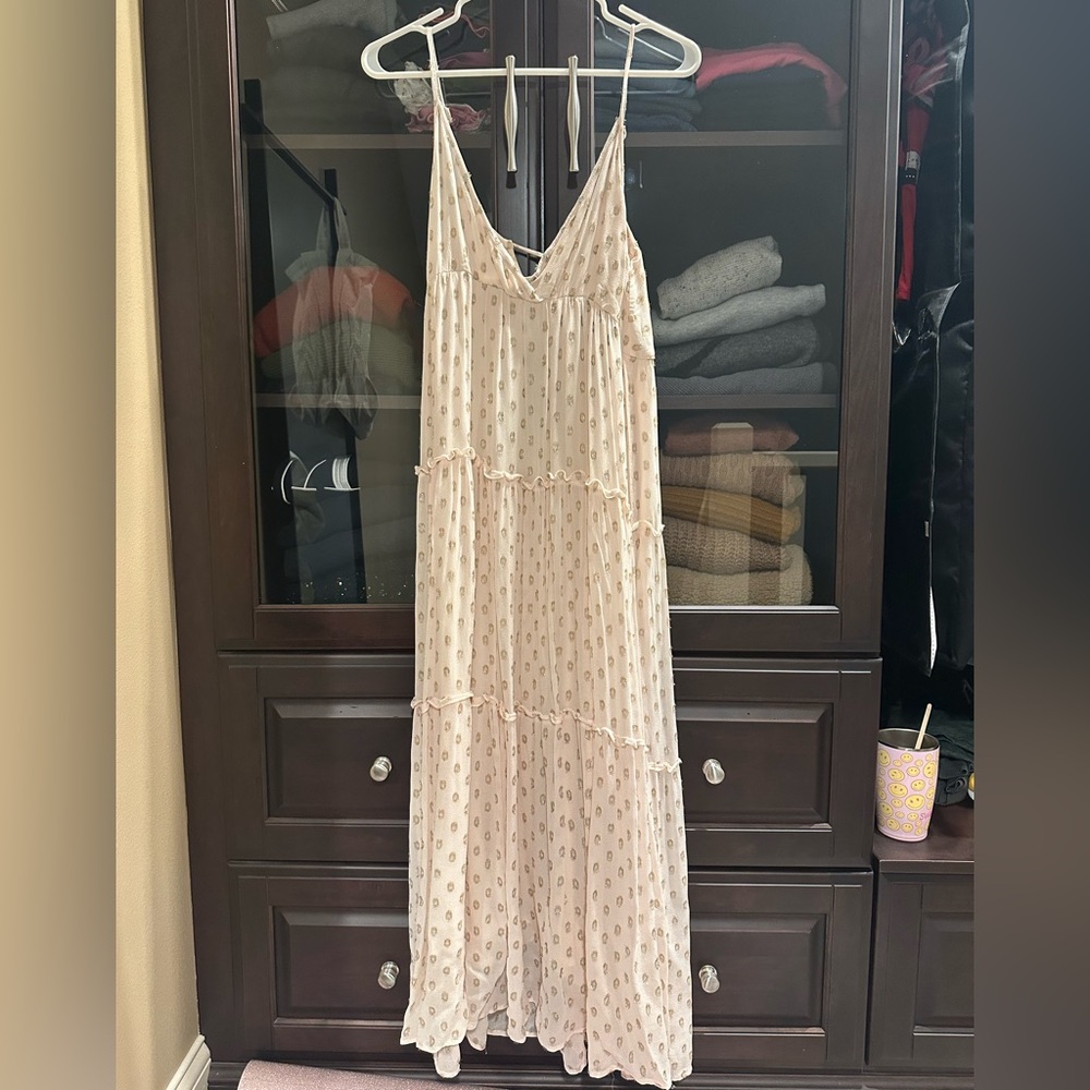 Size XS
Champagne Pink Dress
Worn Once